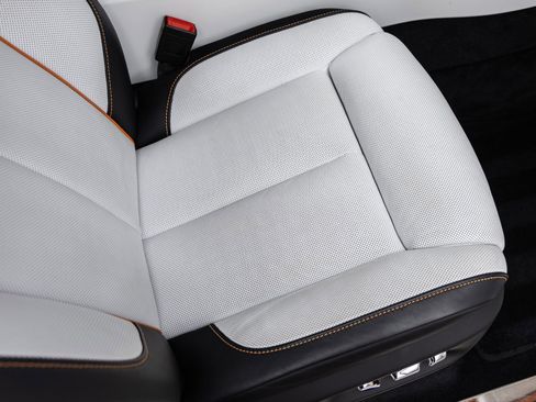 Used 2024 Rolls-Royce Cullinan image 54