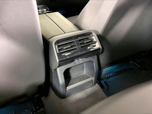 Certified 2025 BMW 550e xDrive w/ Premium Package image 36