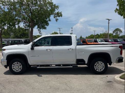 Used 2024 Chevrolet Silverado 2500 LTZ AWD/4WD image 2