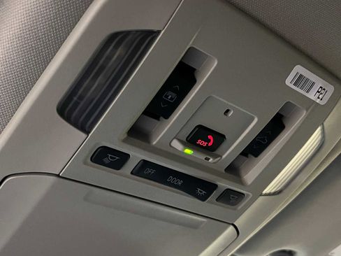 Certified 2025 Toyota Highlander Platinum image 27