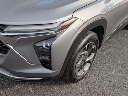 Certified 2025 Chevrolet Trax LT w/ LT Convenience Package image 11