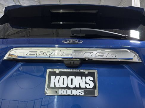 Used 2020 Ford Explorer XLT w/ Equipment Group 202A RWD image 18