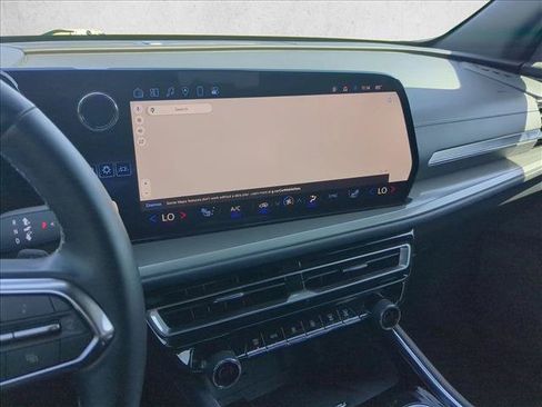 Used 2024 Chevrolet Traverse LT FWD image 15