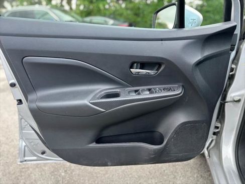 Used 2025 Nissan Versa SV FWD image 13