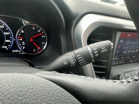 Used 2022 GMC Acadia SLT w/ Technology Package image 38