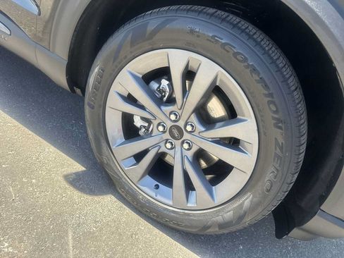 Used 2023 Ford Explorer XLT w/ Equipment Group 202A RWD image 12