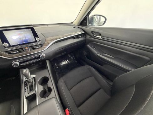 Used 2025 Nissan Altima 2.5 SV FWD image 27