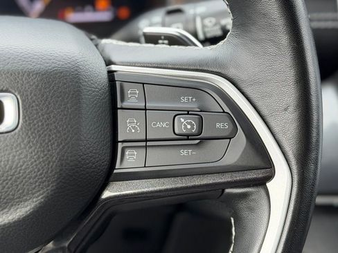 Used 2022 Jeep Grand Cherokee Laredo w/ Luxury Tech Group I AWD/4WD image 13