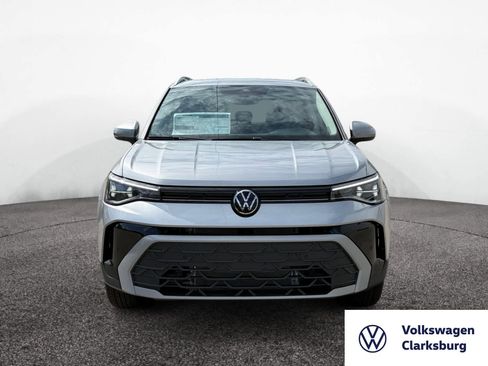 New 2025 Volkswagen Taos SE image 8