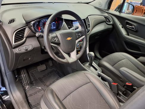 Used 2020 Chevrolet Trax LT w/ LT Convenience Package FWD image 18
