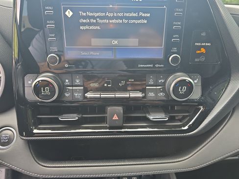 Used 2021 Toyota Highlander XSE FWD image 26