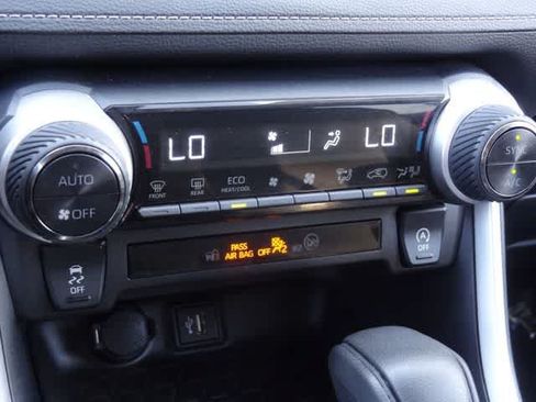 Used 2025 Toyota RAV4 XLE AWD/4WD image 23