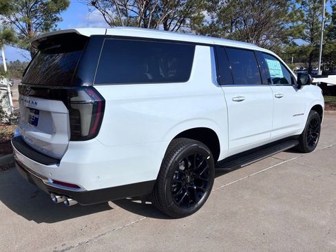 New 2026 Chevrolet Suburban Premier image 10