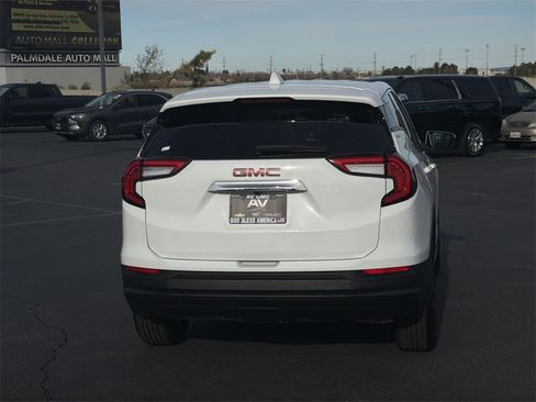Used 2024 GMC Terrain SLE image 39
