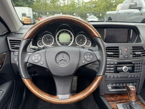 Used 2011 Mercedes-Benz E 550 Cabriolet image 28