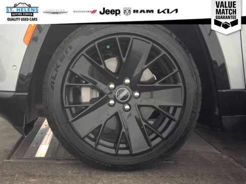 Used 2024 Jeep Wagoneer Launch Edition AWD/4WD image 11