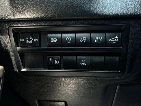 Used 2022 Toyota Tundra Limited w/ Power Package AWD/4WD image 23