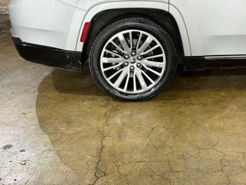 Used 2022 Jeep Grand Wagoneer Series III AWD/4WD image 6