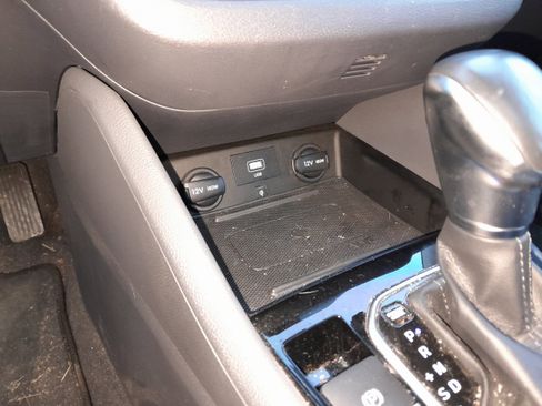 Used 2022 Hyundai Ioniq Limited image 26