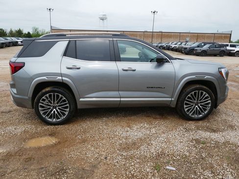 New 2026 GMC Terrain Denali w/ LPO, Black Badging Package image 3