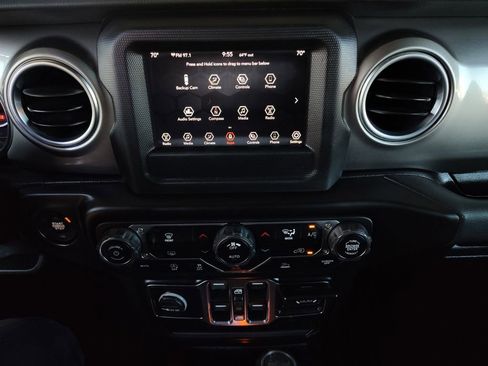 Used 2021 Jeep Wrangler Unlimited Sahara image 7