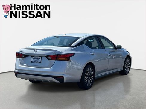 Used 2024 Nissan Altima 2.5 SV image 2