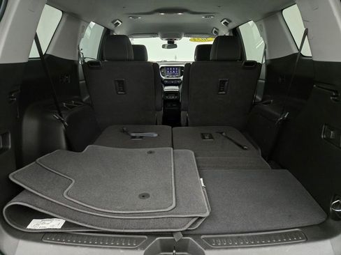 Used 2023 GMC Acadia SLE w/ Driver Convenience Package image 11