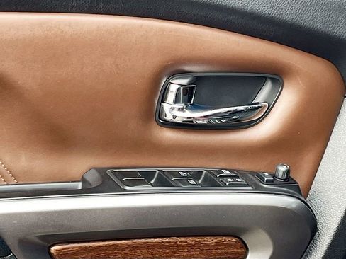 Used 2019 Nissan Titan Platinum Reserve w/ Platinum Utility Package image 18