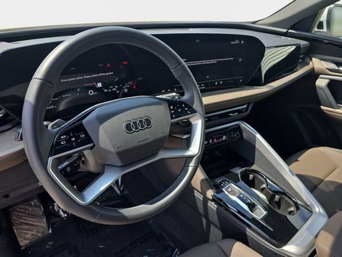 Used 2025 Audi Q5 Premium w/ Convenience Package AWD/4WD image 19