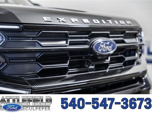 New 2025 Ford Expedition Active image 15