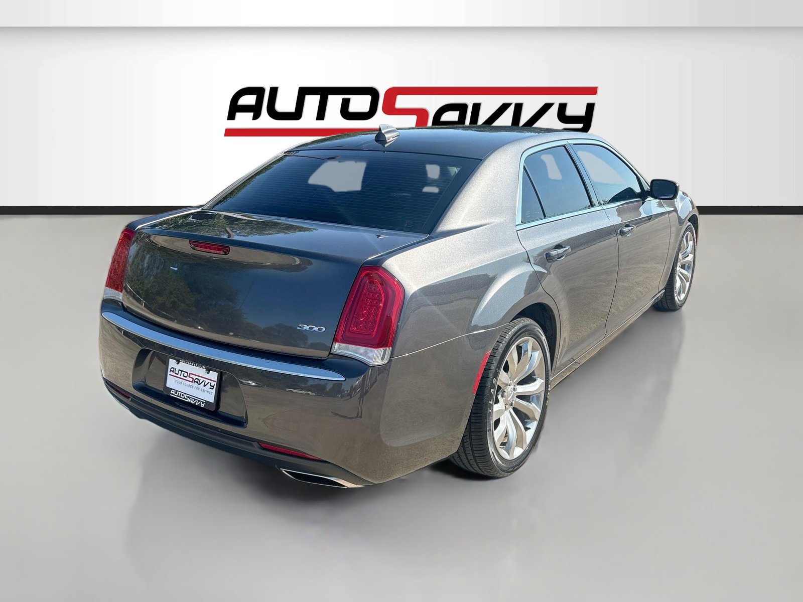 Used 2019 Chrysler 300 Touring w/ Chrome Appearance Package RWD image 7