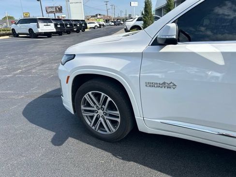 Used 2022 Chevrolet Traverse High Country AWD/4WD image 11