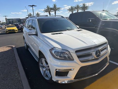 Used 2014 Mercedes-Benz GL 550 4MATIC image 2