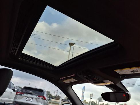 Used 2020 BMW 230i Coupe w/ Premium Package image 6