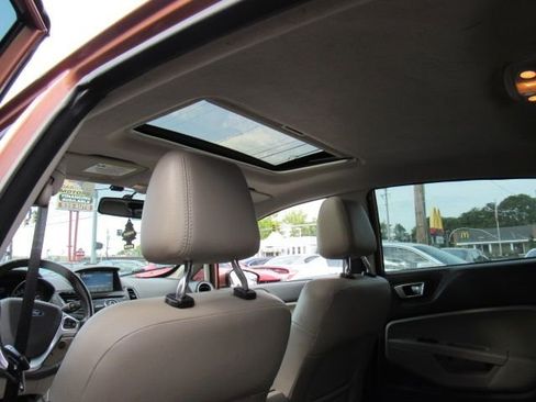 Used 2017 Ford Fiesta Titanium image 19