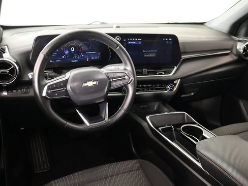 Used 2025 Chevrolet Equinox LT AWD/4WD image 2