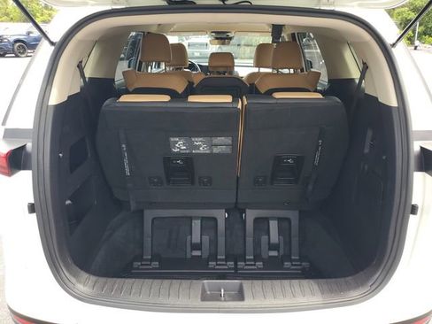 Used 2023 Kia Carnival LX FWD image 8