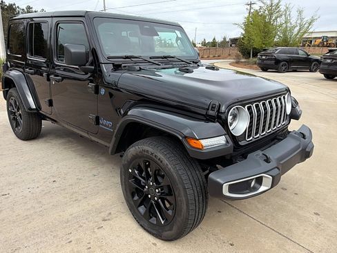 Used 2025 Jeep Wrangler Sahara w/ Safety Group image 5