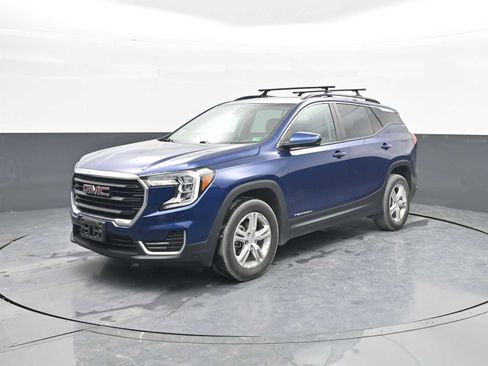 Used 2022 GMC Terrain SLE w/ Driver Convenience Package image 4
