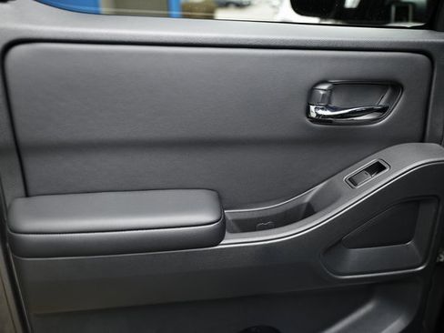 Used 2025 Nissan Frontier SV w/ SV Convenience Package image 22