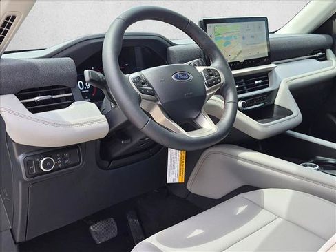 New 2026 Ford Explorer Active w/ Active Comfort Package RWD image 3