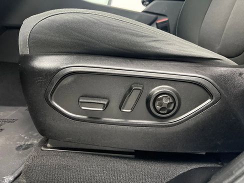 Used 2023 Jeep Grand Cherokee L Laredo image 10