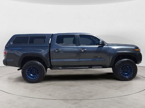 Used 2021 Toyota Tacoma TRD Off-Road w/ TRD Premium Off Road Package AWD/4WD image 6