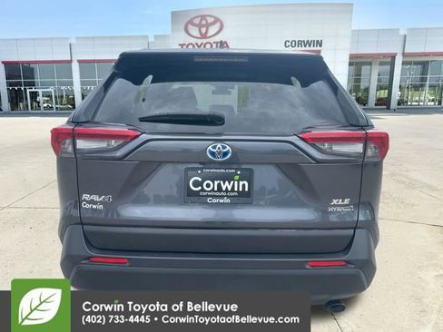 Used 2021 Toyota RAV4 XLE Premium AWD/4WD image 4