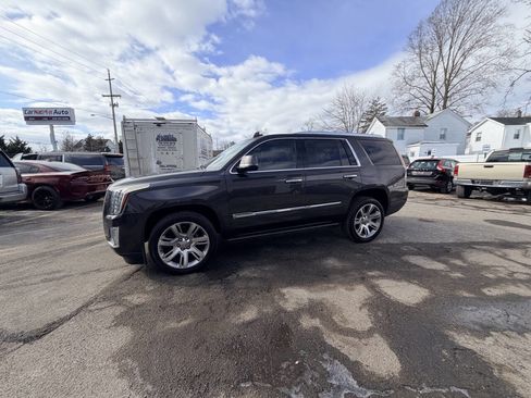 Used 2015 Cadillac Escalade Premium image 38