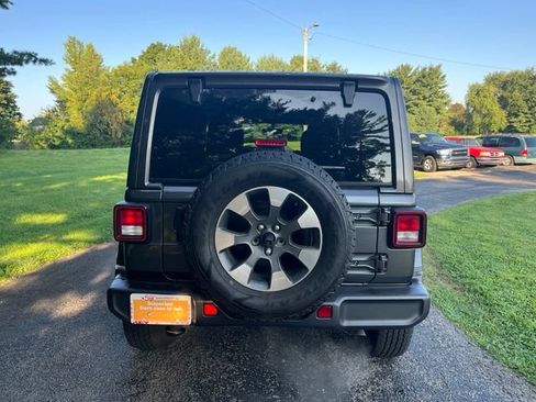 Used 2022 Jeep Wrangler Unlimited Sahara AWD/4WD image 4