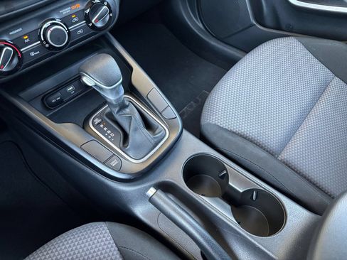 Used 2025 Kia Soul LX w/ LX Technology Package FWD image 39