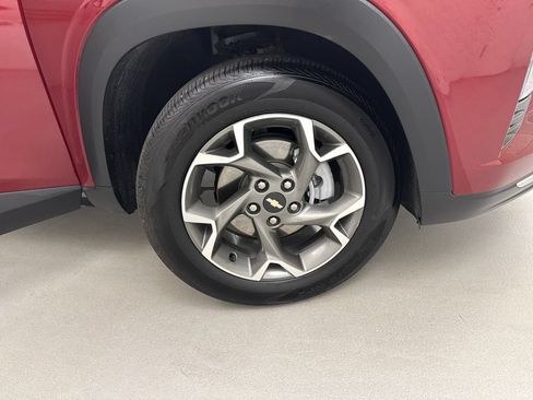 Certified 2025 Chevrolet Trax LT w/ Driver Confidence Package FWD image 26