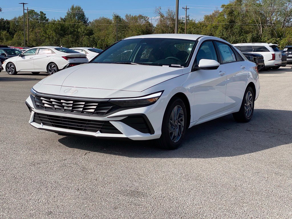 New 2026 Hyundai Elantra Hybrid FWD image 3