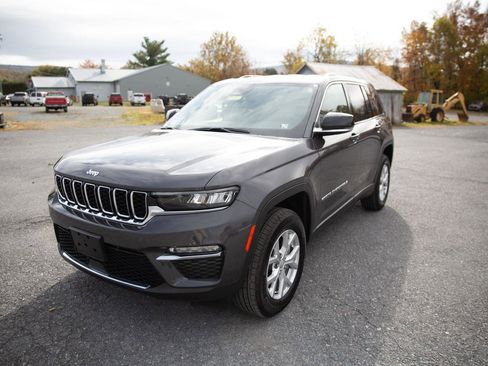 Used 2023 Jeep Grand Cherokee Limited image 8